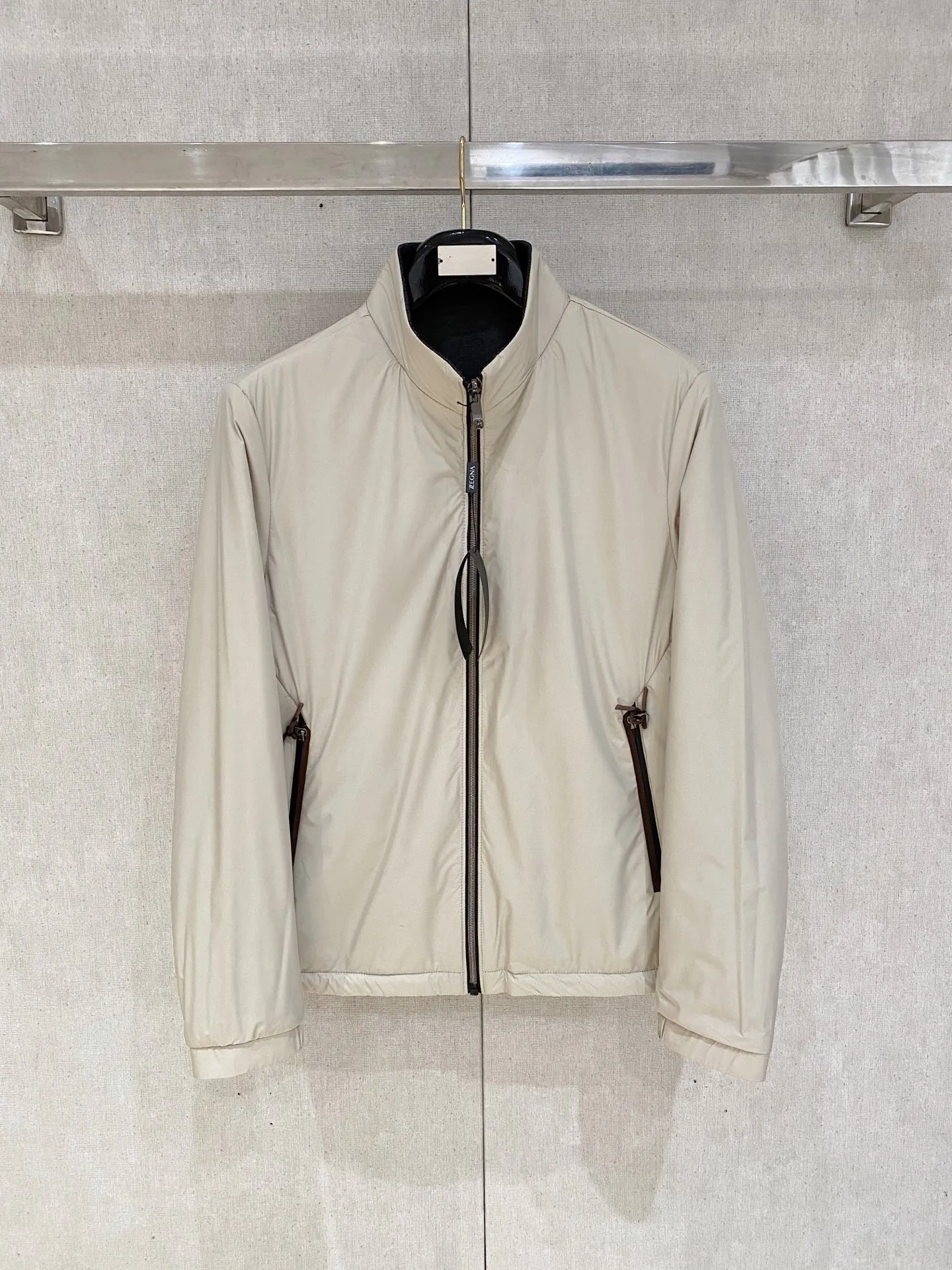 Zegna ： ， ， ， 、 ， ； ， Breathable， ， ， 。 ： ， ， ， ； ， ， ； ， ； logo， ， 。 ： ， ， ； ， ， T 、 、 ； ， ； ， ， ； ， ， 。 ： 、 、 ， ， Versatile 。 ：Cream White、 、Black （ Gray ） Sizes：M-4XL